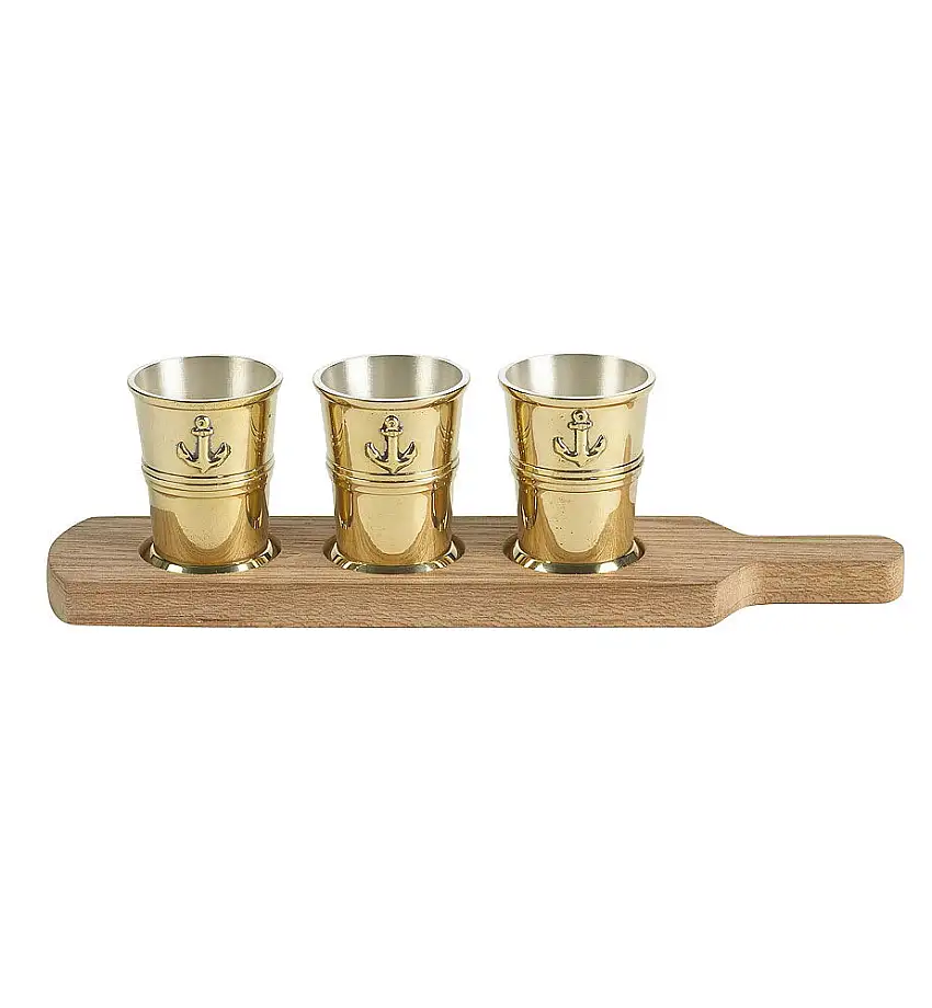 3x pinta su tavola di legno